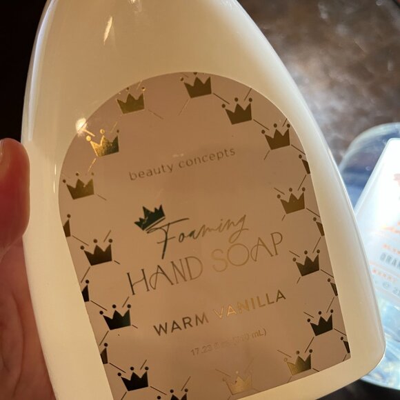 Vanilla Hand Soaps (Vanilla Cinnamon & Warm Vanilla ) (TWO / new / w/a/x) - Picture 15 of 16